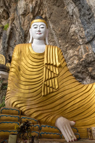 Buddhisté Chrám Saddar Jeskyni Poblíž Hpa Myanmaru — Stock fotografie