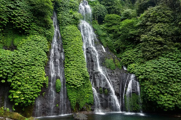 在印度尼西亚巴厘岛的美丽 Banyumala 瀑布。 — 图库照片