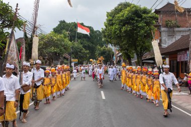 Bali, Endonezya - 17 Eylül 2016: Geleneksel balinese geçit töreni sırasında Galungan kutlama Ubud, Endonezya