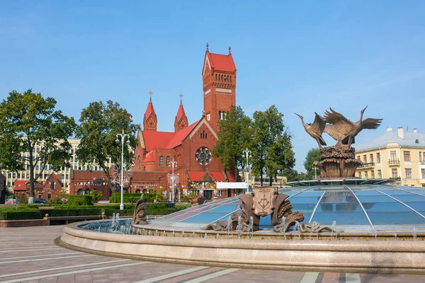 Kilise Aziz Çeşme Bağımsızlık Meydanı Minsk Beyaz Rusya Belarus Şehir — Stok fotoğraf