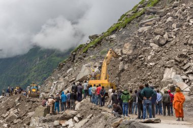 Manali, Hindistan - 19 Temmuz 2017: Heyelan Manali - Tarih Rohtang, Leh Otoban geçmek alan, Himachal Pradesh, Hindistan.