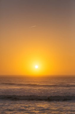 Portekiz Atlantik Okyanusu üzerinden güzel gün batımı
