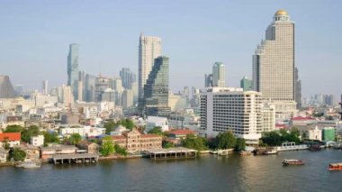 Chaopraya nehri bangkok silueti ve iş gökdelenler