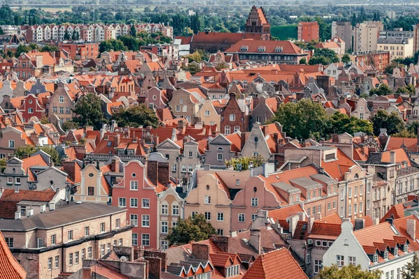 Top view of Gdansk old town with reddish tiled roofs of old town in Gdansk — Stock Photo, Image