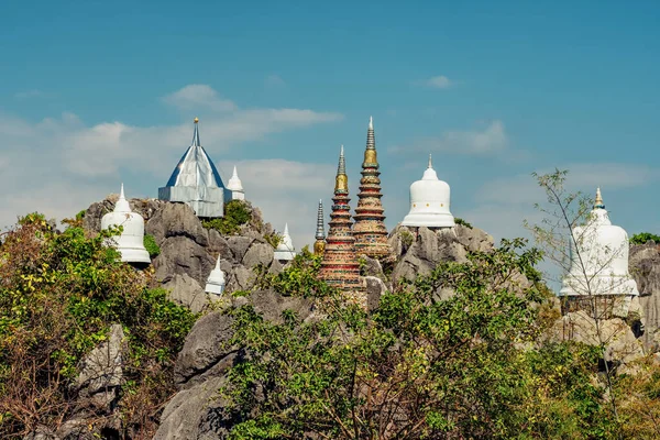 Wat Chaloem Phra Kiat Phrachomklao Rachanusorn tempel op de heuvel, Noord Thailand — Stockfoto