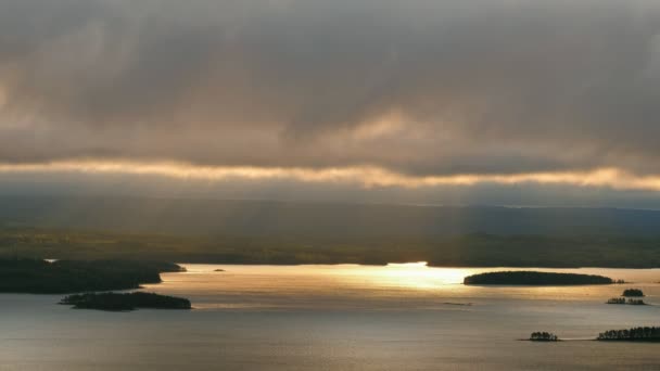 Hermoso paisaje lacustre en el parque nacional de Koli, Finlandia — Vídeo de stock