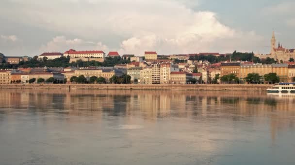 Panoramisch uitzicht op Buda kant van Boedapest, Hongarije — Stockvideo