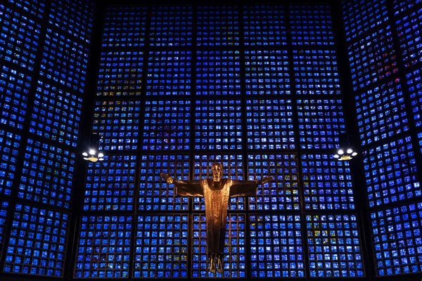 Estatua de Jesucristo en la iglesia conmemorativa Kaiser Wilhelm en Berlín . —  Fotos de Stock