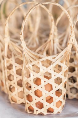 Tayland 'daki kaplıcalarda kaynatılmaya hazır bambu sepeti içinde yumurtalar.