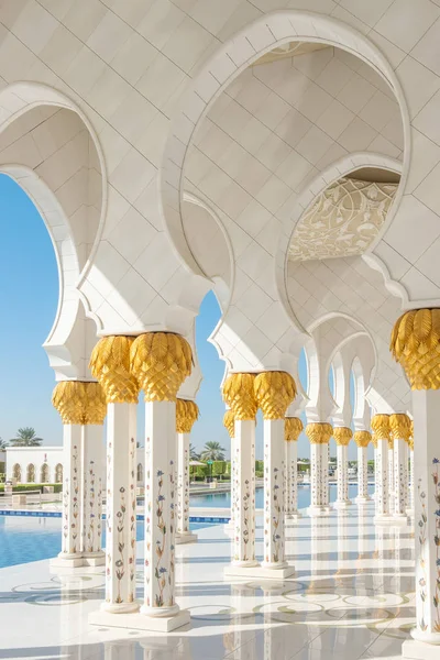 Sjeik Zayed Grote Moskee in Abu Dhabi, Verenigde Arabische Emiraten — Stockfoto