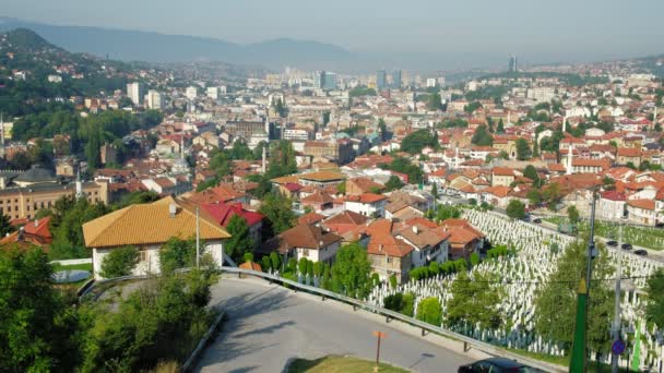 Widok na panoramę Sarajewa w lecie w Bośni i Hercegowinie — Wideo stockowe