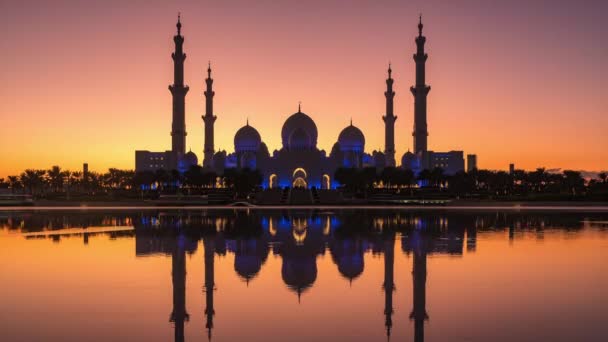 4k Timelapse of the Sheikh Zayed Grand Mosque at sunset, Abu Dhabi, Uae — стокове відео