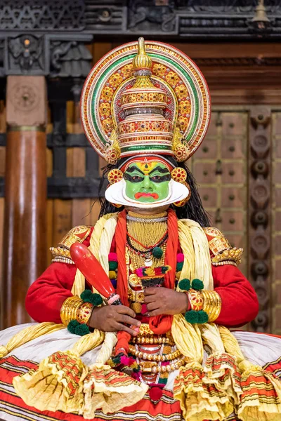 Kathakali intérprete en el virtuoso papel verde de la pachcha en Cochin, Kerala, India . —  Fotos de Stock