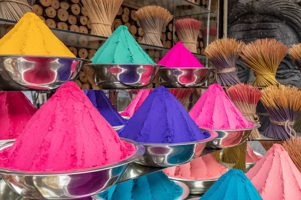 Colorful piles of powdered dyes in India — Stock Photo, Image