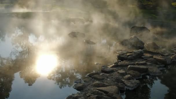 Горячий источник в Национальном парке Чхэ Сон, Лампанг, Таиланд — стоковое видео