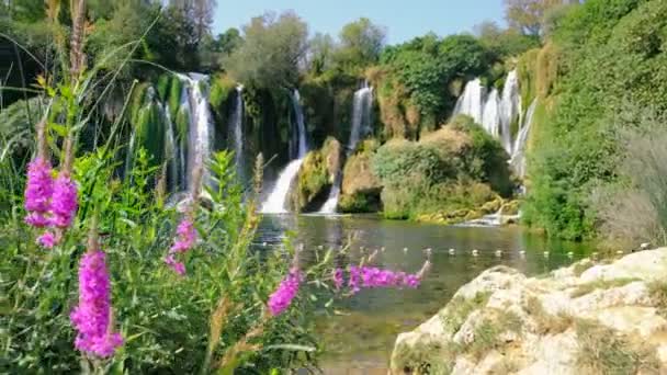 Air terjun Kravica di Bosnia dan Herzegovina . — Stok Video