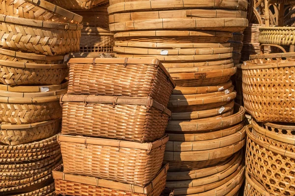 Different rattan weave items in handicraft shop — Stock Photo, Image