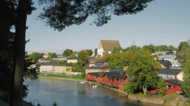 Finlandiya 'nın Porvoo kentindeki eski ahşap kırmızı evler