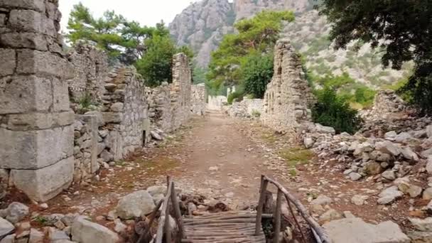 Ruinas lícitas de la antigua ciudad de Olympos en la aldea de Cirali, Turquía — Vídeo de stock