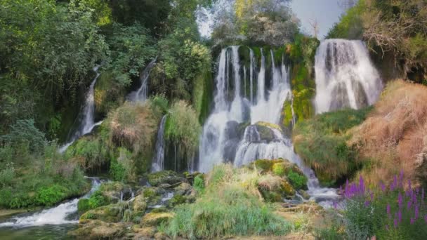 波斯尼亚和黑塞哥维那的 kravica 瀑布. — 图库视频影像