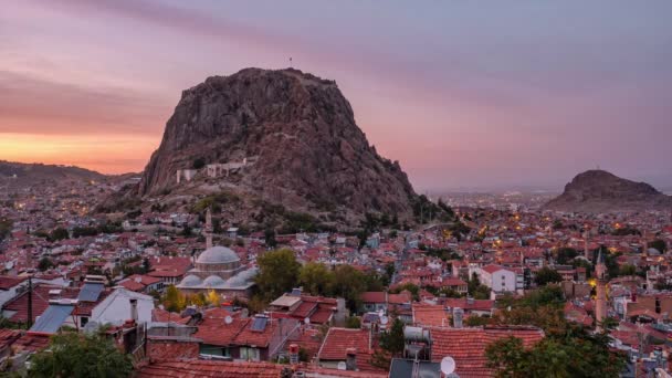 4k Sunset Time lapse of the Afyon city cityscape with Afyon castle on the rock — стокове відео
