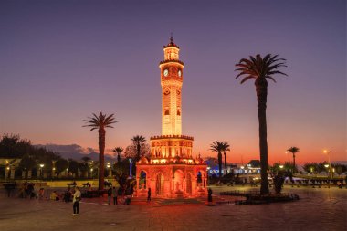 İzmir Saat Kulesi İzmir 'in Konak Meydanı, Türkiye.