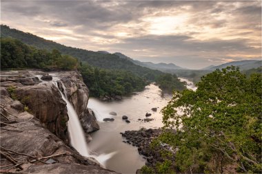 Kerala, Hindistan 'da üçüncü bir şelale.