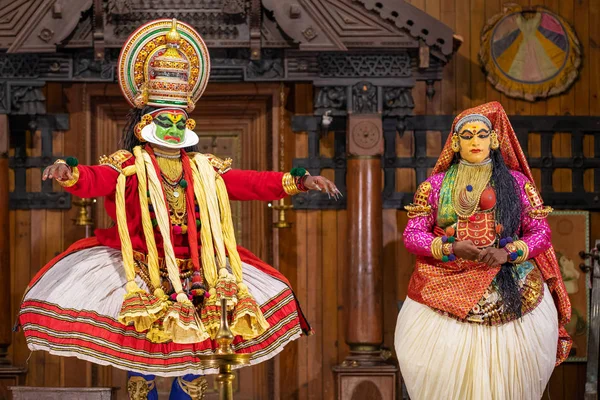 Kathakali performers in the virtuous pachcha green role in Cochin, Kerala, India. — Stok fotoğraf