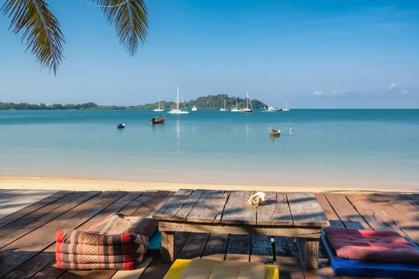 Romantique café de plage en plein air sur l'île tropicale en Thaïlande — Photo