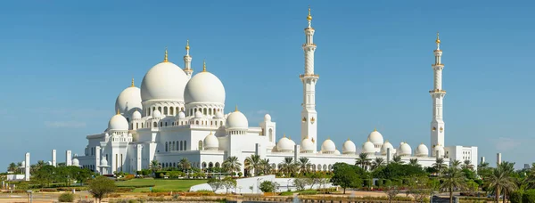 Panorama da Grande Mesquita do Xeque Zayed em Abu Dhabi, Emirados Árabes Unidos — Fotografia de Stock