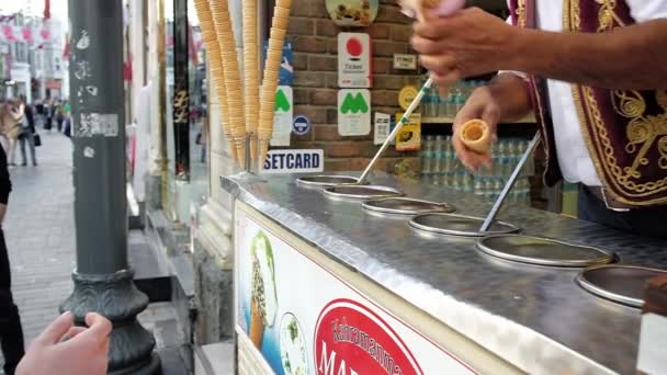 Close up view of turkish dondurma seller making classic fun tricks with customer — Stock Footage Close up view of turkish dondurma seller making classic fun tricks with customer Royalty Free Stock Footage