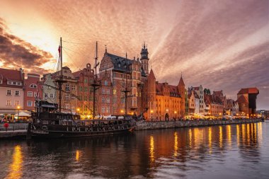 Eski Gdansk Kasabası Alacakaranlıkta, Polonya.