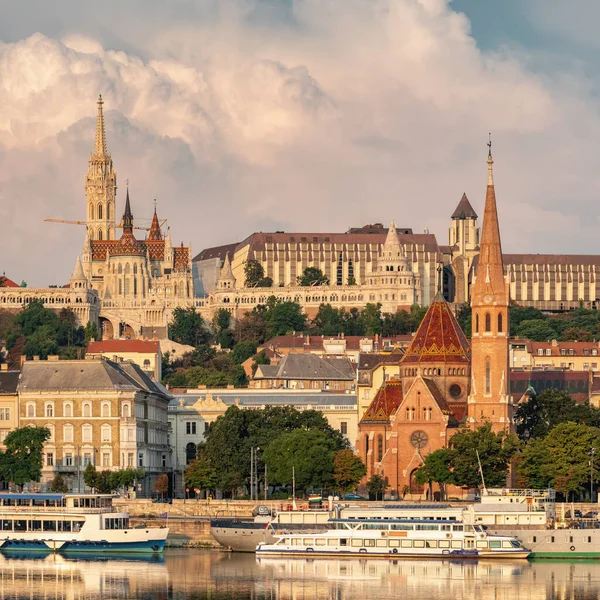 Vista del lado de Buda de Budapest al atardecer — Foto de Stock