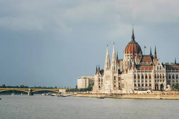 Opbygningen af Parlamentet i Budapest - Stock-foto