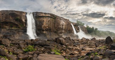 Kerala, Hindistan 'da üçüncü bir şelale.