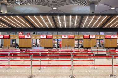 İstanbul Uluslararası Havalimanı 'nın yeni ana girişinde boş giriş alanı.