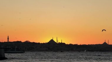 İstanbul kenti alacakaranlıkta, Türkiye
