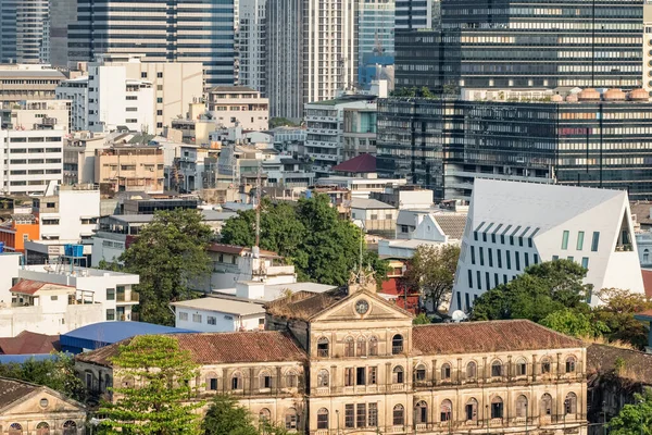 Ciudad de Bangkok skyline con rascacielos urbanos —  Fotos de Stock