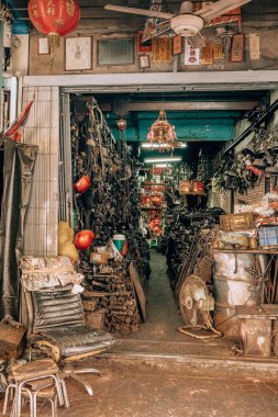 Çin Mahallesi, Bangkok 'ta araba parçaları satan tipik küçük bir dükkan.