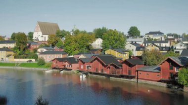 Finlandiya 'nın Porvoo kentindeki eski ahşap kırmızı evler