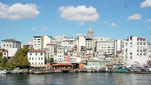 Torre Galata en el distrito de Karakoy en Estambul, Turquía — Vídeos de Stock