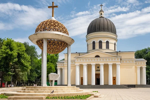 Födelsekatedralen Ortodoxa kyrkan i Chisinau, Moldavien — Stockfoto