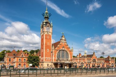 Gdansk Glowny Polonya 'nın Gdansk kentindeki ana tren istasyonu.