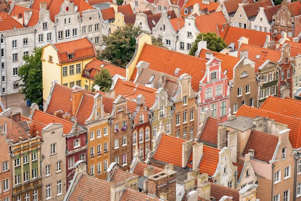 Top view of Gdansk old town with reddish tiled roofs of old town in Gdansk — Stock Photo, Image