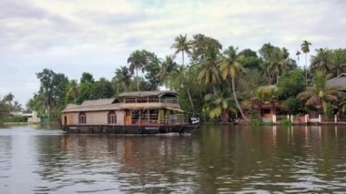 Kerala, Hindistan 'da geleneksel yüzen ev.