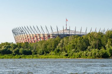 Vistula Nehri 'ndeki Ulusal Stadyum Yazın Varşova' da
