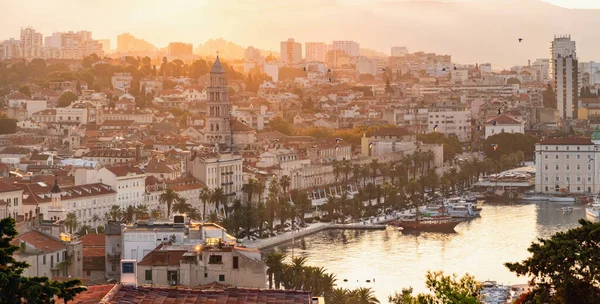 Vista panorámica de la ciudad de Split al amanecer, Croacia — Foto de Stock