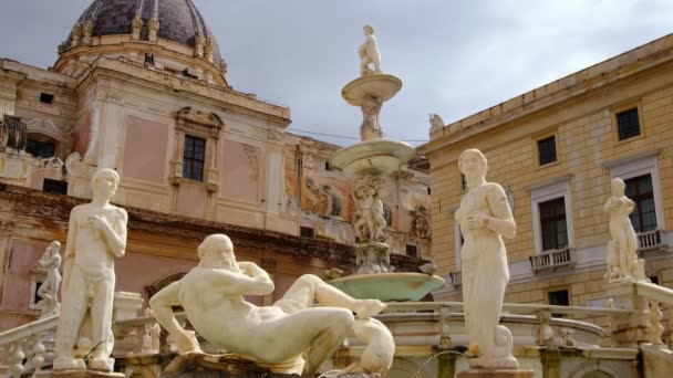 De Praetoriaanse Fontein of Fontana Pretoria in Palermo, Sicilië, Italië — Stockvideo