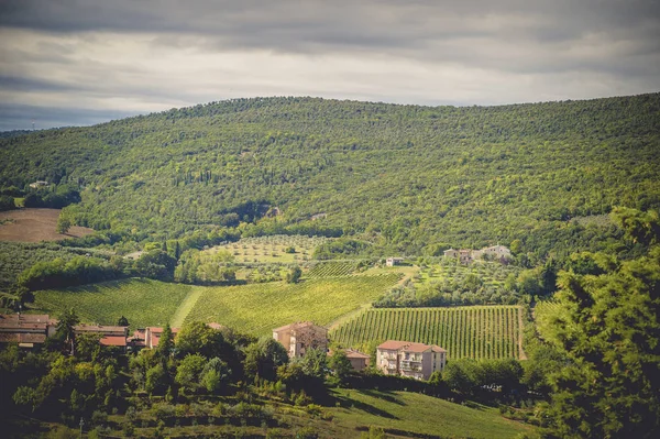 San Gimignano, İtalya şehir duvardan görüntülemek