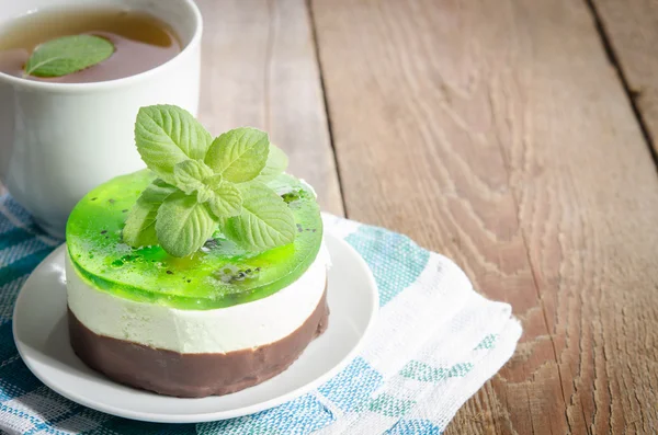 Herbal tea with cake on wooden background. horizontal position — Stock Photo, Image